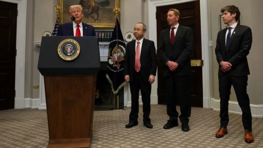 Donald Trump impulsa una IA sin regulaciones: más poder para Silicon Valley y control sobre los contenidos Donald Trump impulsa una IA sin regulaciones: más poder para Silicon Valley y control sobre los contenidos