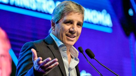 El Gobierno construyó un "muro" de US$ 20.000 millones para llegar a las elecciones sin sobresaltos con el dólar El Gobierno construyó un "muro" de US$ 20.000 millones para llegar a las elecciones sin sobresaltos con el dólar
