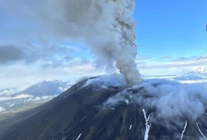 Rusia: el volcán Krasheninnikov entró en erupción por primera vez en 400 años a pocos días del terremoto de magnitud 8,8