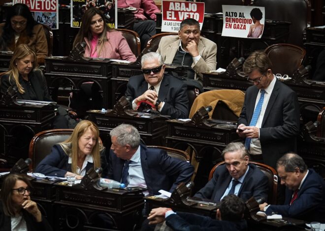 Noche negra para el Gobierno: la oposición rechazó en Diputados media docena de decretos desregulatorios de Sturzenegger