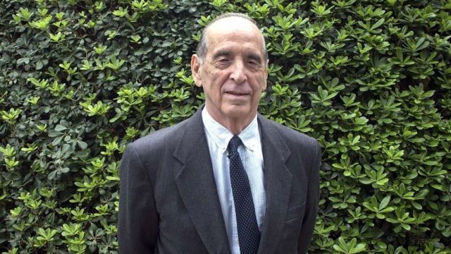 Para Ricardo Arriazu, el dólar no superará el techo de la banda y recomendó una inversión Para Ricardo Arriazu, el dólar no superará el techo de la banda y recomendó una inversión