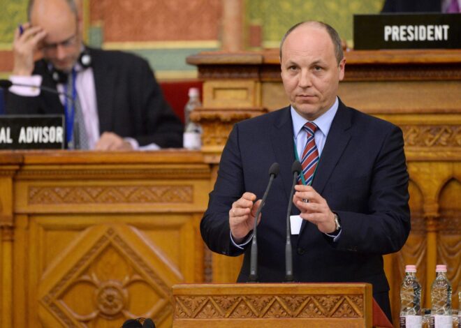 Asesinan a tiros al expresidente del Parlamento de Ucrania Andriy Parubiy en plena calle