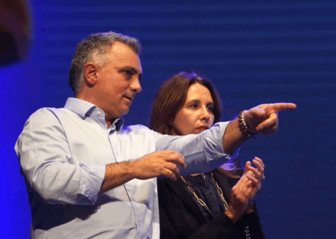 Pareja dijo que los que tiraron cosas a Milei "son discapacitados"