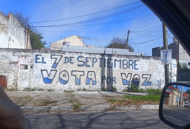 Espinoza corrigió la fecha en las pintadas, pero ahora metió un error de ortografía Espinoza corrigió la fecha en las pintadas, pero ahora metió un error de ortografía