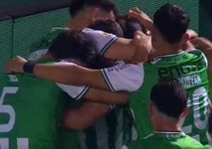 El insólito error del arquero de Tigre que le dio la victoria a Banfield El insólito error del arquero de Tigre que le dio la victoria a Banfield