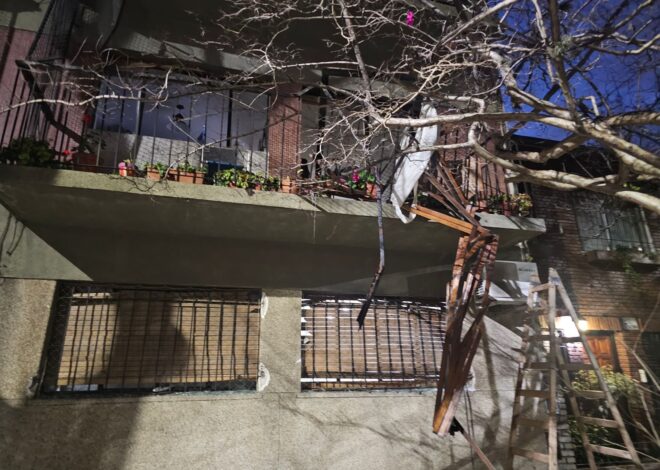 Villa Pueyrredón: una cocina explotó por acumulación de gas, provocó destrozos en un edificio y dejó seis heridos