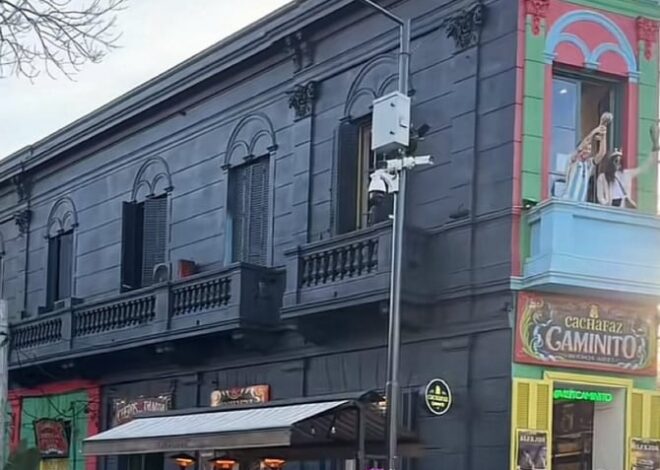 El gobierno porteño explicó por qué una histórica construcción de La Boca fue pintada de negro: “Va a volver a su color” El gobierno porteño explicó por qué una histórica construcción de La Boca fue pintada de negro: “Va a volver a su color”