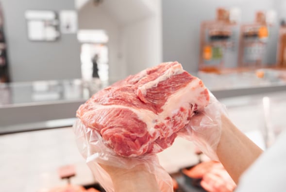 ¿De qué color debe estar la carne vacuna al cocinarla?