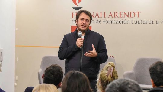 "Para los que nos sentimos asfixiados": La Coalición Cívica definió su primer candidato a diputado en CABA "Para los que nos sentimos asfixiados": La Coalición Cívica definió su primer candidato a diputado en CABA