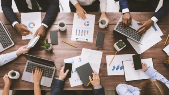 Entre 20 y 35 millones: ¿Los salarios de los ejecutivos argentinos son altos o bajos?