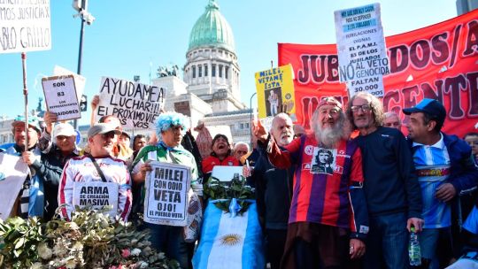 Nueva marcha de jubilados frente al Congreso vallado durante el informe de Guillermo Francos Nueva marcha de jubilados frente al Congreso vallado durante el informe de Guillermo Francos