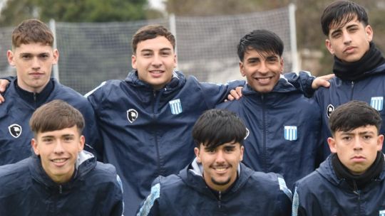 Racing de Córdoba: pibes que entre  risas y sacrificios sueñan con Primera