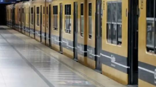 Paro de subtes: este lunes 4 de agosto dos horas sin servicio por la muerte de un trabajador Paro de subtes: este lunes 4 de agosto dos horas sin servicio por la muerte de un trabajador