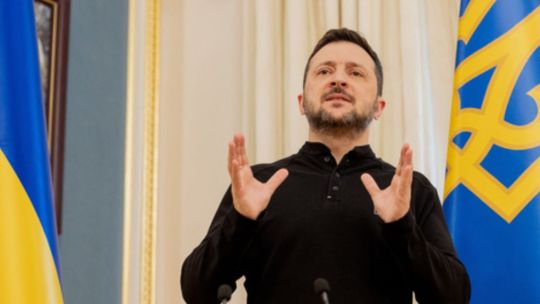 Zelenski rechaza entregar territorio ucraniano y se planta para que Kiev participe en las negociaciones Zelenski rechaza entregar territorio ucraniano y se planta para que Kiev participe en las negociaciones