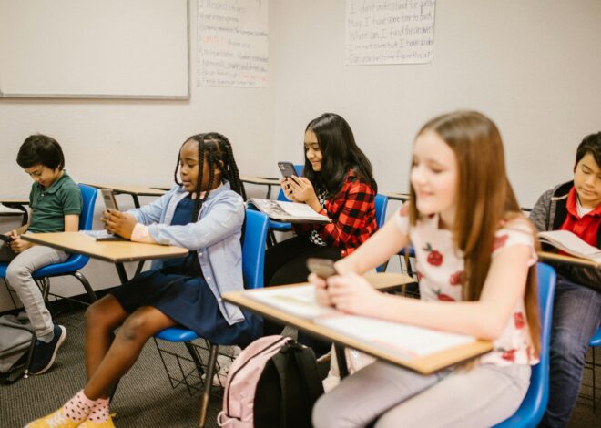 Prohíben el uso de celulares en las escuelas primarias bonaerenses Prohíben el uso de celulares en las escuelas primarias bonaerenses