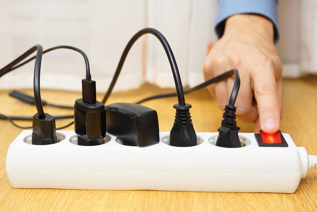 Qué es el consumo fantasma: el desperdicio silencioso que puede aumentar tu factura de luz