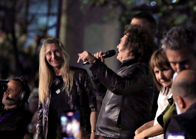 Milei arrancó la campaña en Córdoba y con Karina al lado dijo que los audios fueron hechos con IA