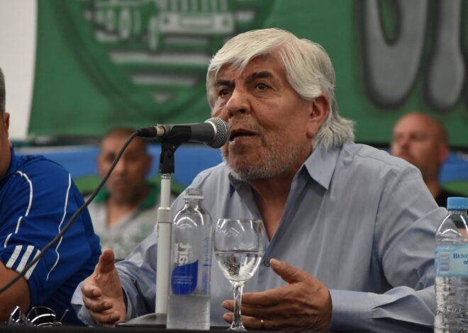 Hugo Moyano acordó con el Gobierno una paritaria por debajo de la inflación Hugo Moyano acordó con el Gobierno una paritaria por debajo de la inflación