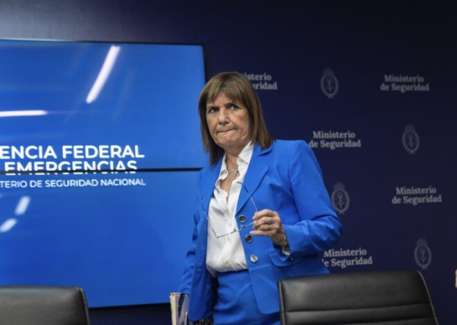 La denuncia de Bullrich afirma que el Chiqui Tapia es parte de un complot para "derrocar" al gobierno y tilda a Cristina de "presidiaria" La denuncia de Bullrich afirma que el Chiqui Tapia es parte de un complot para "derrocar" al gobierno y tilda a Cristina de "presidiaria"