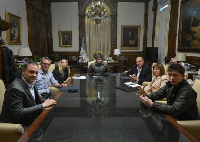 Adorni tuvo que explicar que no usan un cartón de Milei en las reuniones de gabinete