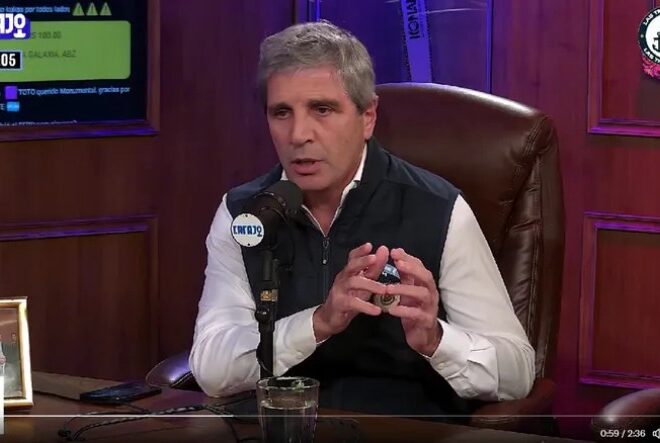 Caputo alienta la compra de dólares: "Vamos a vender hasta el último dólar"