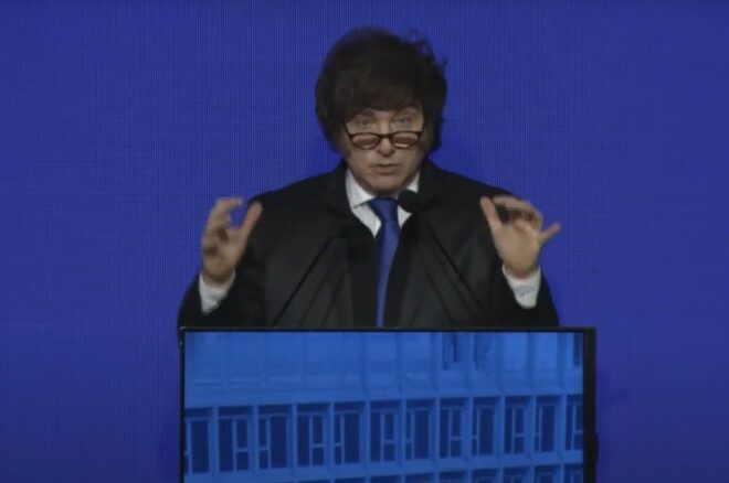 Milei dijo que destruyó "la falacia del pass through", justo cuando se dispara el precio de los alimentos