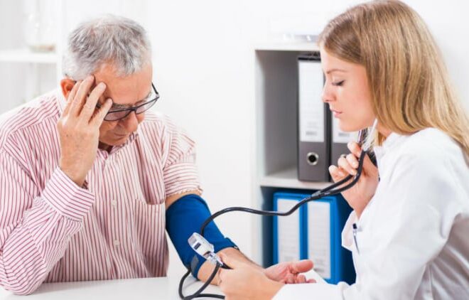 Por qué la hipertensión es llamada la “asesina silenciosa” y cuáles son las señales que el cuerpo envía Por qué la hipertensión es llamada la “asesina silenciosa” y cuáles son las señales que el cuerpo envía