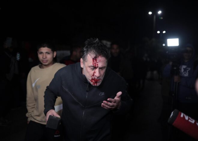 Quién es Cristian Mercatante, el periodista al que le tiraron una botella en la cabeza durante el cierre de campaña de Milei
