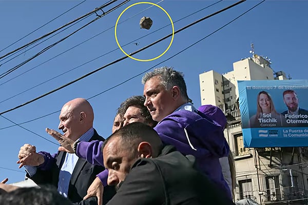 Violencia política, síntoma de un sistema en declive Violencia política, síntoma de un sistema en declive