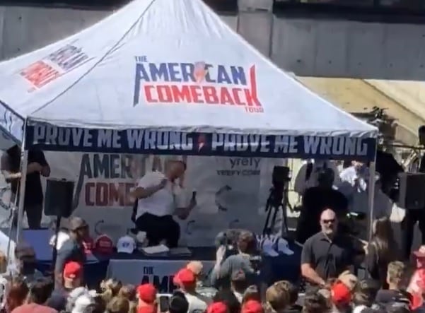 Asesinaron a Charlie Kirk, un reconocido activista cercano a Trump, durante un acto en Estados Unidos