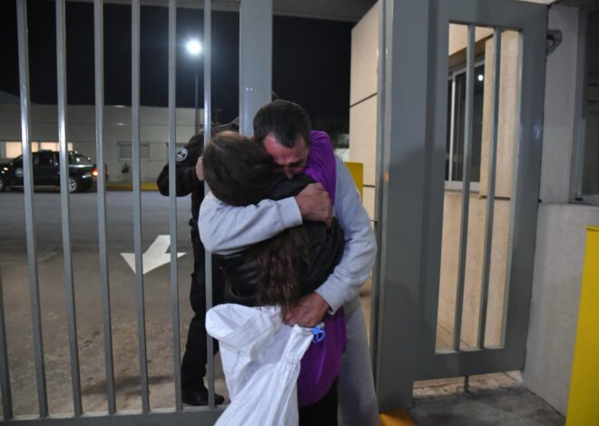 Así fue la llegada a Ezeiza de los argentinos deportados por el gobierno de Donald Trump Así fue la llegada a Ezeiza de los argentinos deportados por el gobierno de Donald Trump