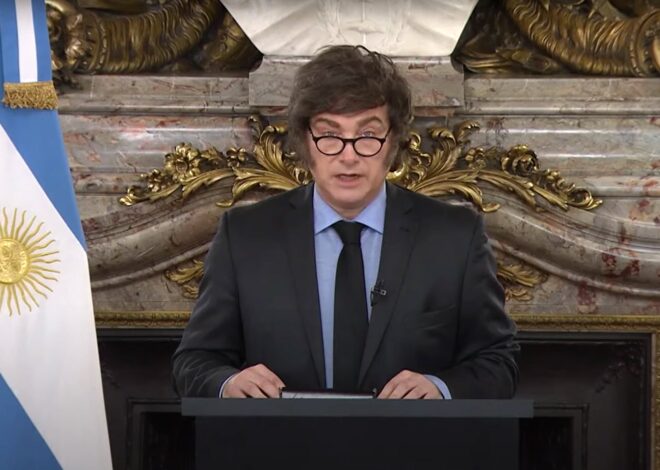 Por cadena nacional, Milei ratificó la austeridad fiscal para 2026, pero prometió aumentos en jubilaciones, salud, discapacidad y universidades Por cadena nacional, Milei ratificó la austeridad fiscal para 2026, pero prometió aumentos en jubilaciones, salud, discapacidad y universidades