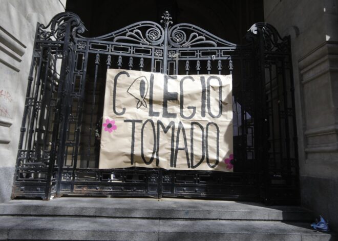 Ya lleva dos días la toma en los colegios Carlos Pellegrini y el Nacional de Buenos Aires Ya lleva dos días la toma en los colegios Carlos Pellegrini y el Nacional de Buenos Aires