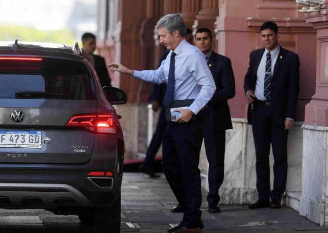 Caputo y Bausili quemaron otros USD 200 millones para contener el dólar