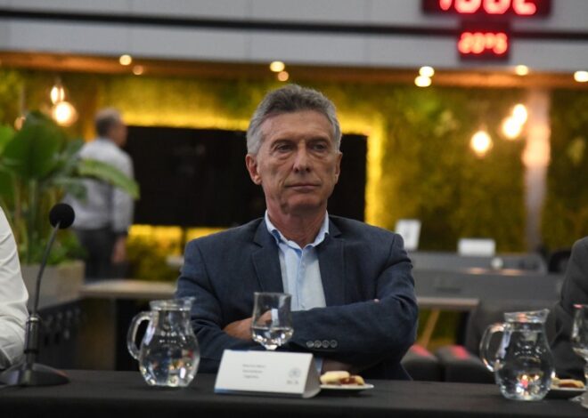 Mauricio Macri mandó a sacar a Milei de los carteles y hace campaña con De Andreis y el color amarillo Mauricio Macri mandó a sacar a Milei de los carteles y hace campaña con De Andreis y el color amarillo