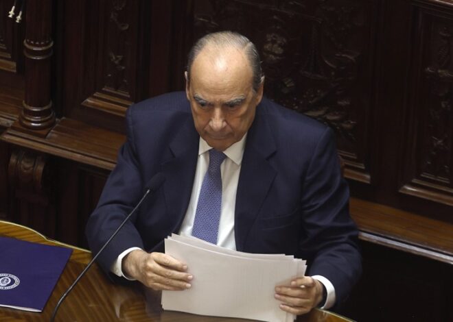 Francos cuestionó que Santiago no ponga la firma y le pidió que "asuma responsabilidades" Francos cuestionó que Santiago no ponga la firma y le pidió que "asuma responsabilidades"
