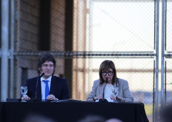 Milei decidió respaldar a Espert y arriesga fuerte en la elección de provincia Milei decidió respaldar a Espert y arriesga fuerte en la elección de provincia