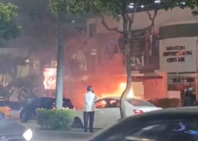 Ecuador: explotó una camioneta pleno centro de Guayaquil y murió un hombre que intentaba grabar el estallido