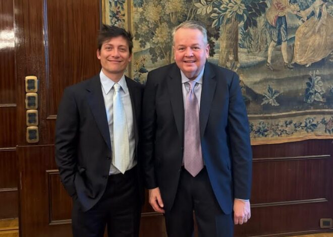 Santiago Caputo también está en Washington, pero no como parte de la comitiva oficial Santiago Caputo también está en Washington, pero no como parte de la comitiva oficial