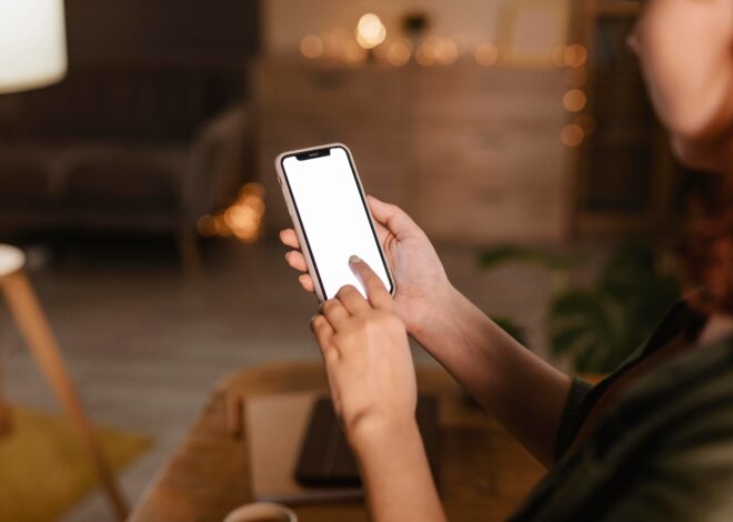 Prendió el celular de su abuelo dos años después de su muerte y quedó sorprendido con lo que encontró