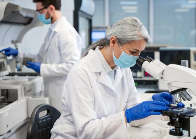 La Anmat suspendió las actividades productivas de un laboratorio por fabricar especialidades medicinales para una firma inhibida