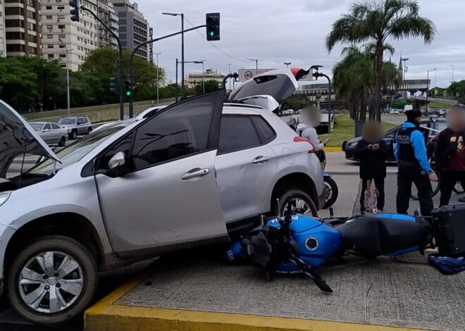 Tras una persecución y el choque a una moto, detuvieron en el centro porteño a tres chilenos que iban en un auto robado
