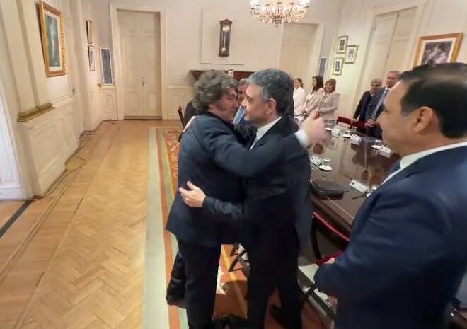 Del desplante al abrazo: el saludo entre Javier Milei y Jorge Macri en la cumbre de gobernadores Del desplante al abrazo: el saludo entre Javier Milei y Jorge Macri en la cumbre de gobernadores