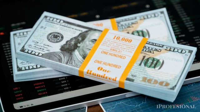 Dólar en la cornisa: el plan oculto de Caputo para juntar reservas sin soltar las bandas Dólar en la cornisa: el plan oculto de Caputo para juntar reservas sin soltar las bandas