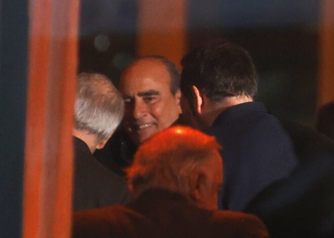 Francos se quedó en YPF y la empresa no sabe si sigue cobrando el sueldo de 70 millones Francos se quedó en YPF y la empresa no sabe si sigue cobrando el sueldo de 70 millones