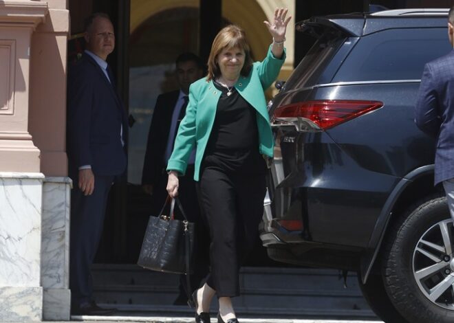 Patricia lanza su "División palermo" con afiche del Tio Sam Patricia lanza su "División palermo" con afiche del Tio Sam