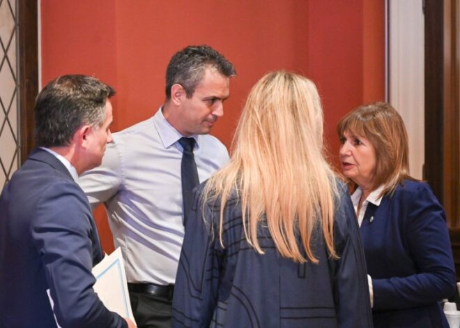 El gobierno armó una nueva mesa política y dejó afuera a Adorni