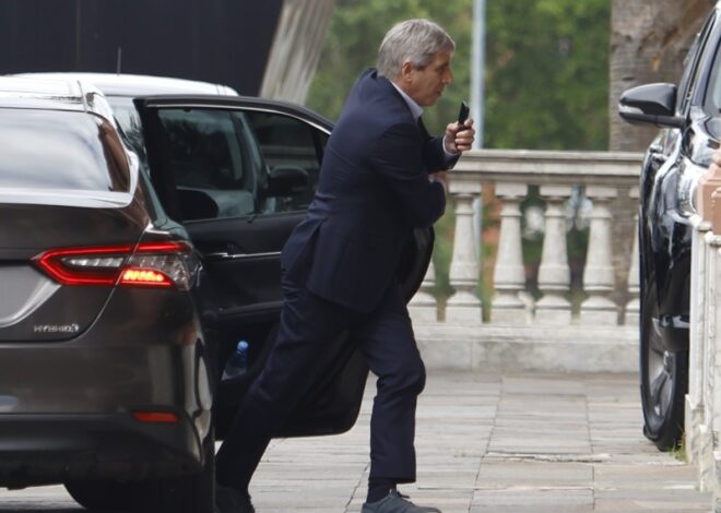 Caputo reconoció que no tiene los dólares para pagar los vencimientos y dijo que podía usar el swap con China