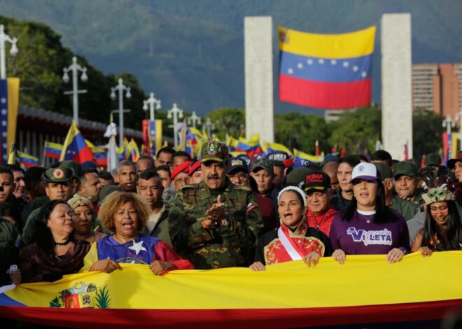 Nicolás Maduro encabezó una marcha en repudio al despliegue militar de Estados Unidos en el Caribe: “Es una coyuntura decisiva”
