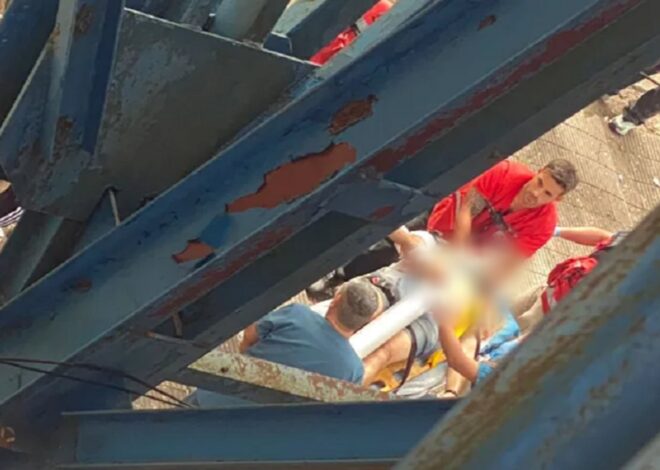 Un hincha de Gimnasia se cayó de la tribuna y está internado con múltiples fracturas Un hincha de Gimnasia se cayó de la tribuna y está internado con múltiples fracturas